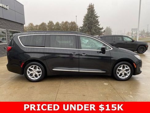 Certified 2017 Chrysler Pacifica Touring-L w/ Tire & Wheel Group image 2