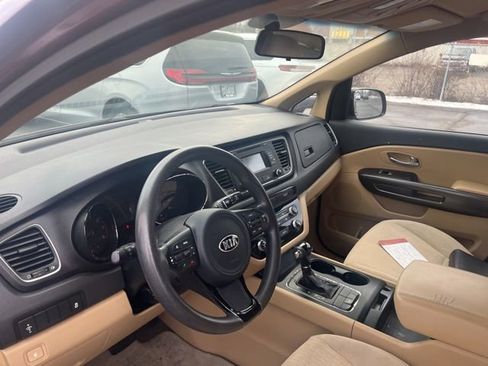 Used 2016 Kia Sedona LX image 11