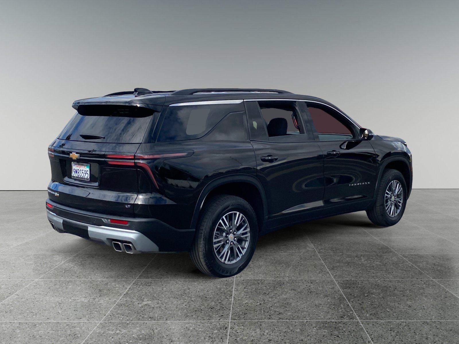 Used 2024 Chevrolet Traverse LT FWD image 5