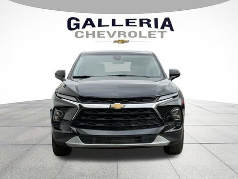 Used 2025 Chevrolet Blazer LT image 3