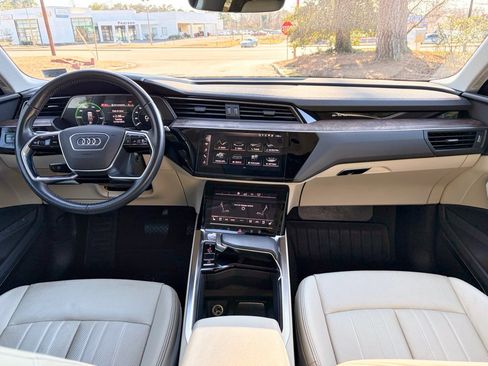Used 2019 Audi e-tron Premium Plus image 18