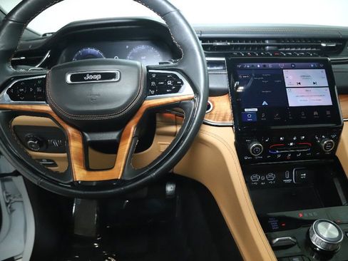 Used 2024 Jeep Grand Cherokee Summit AWD/4WD image 29