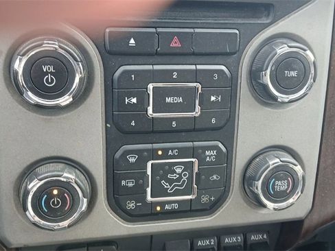 Used 2014 Ford F250 Lariat w/ Lariat Ultimate Package image 19