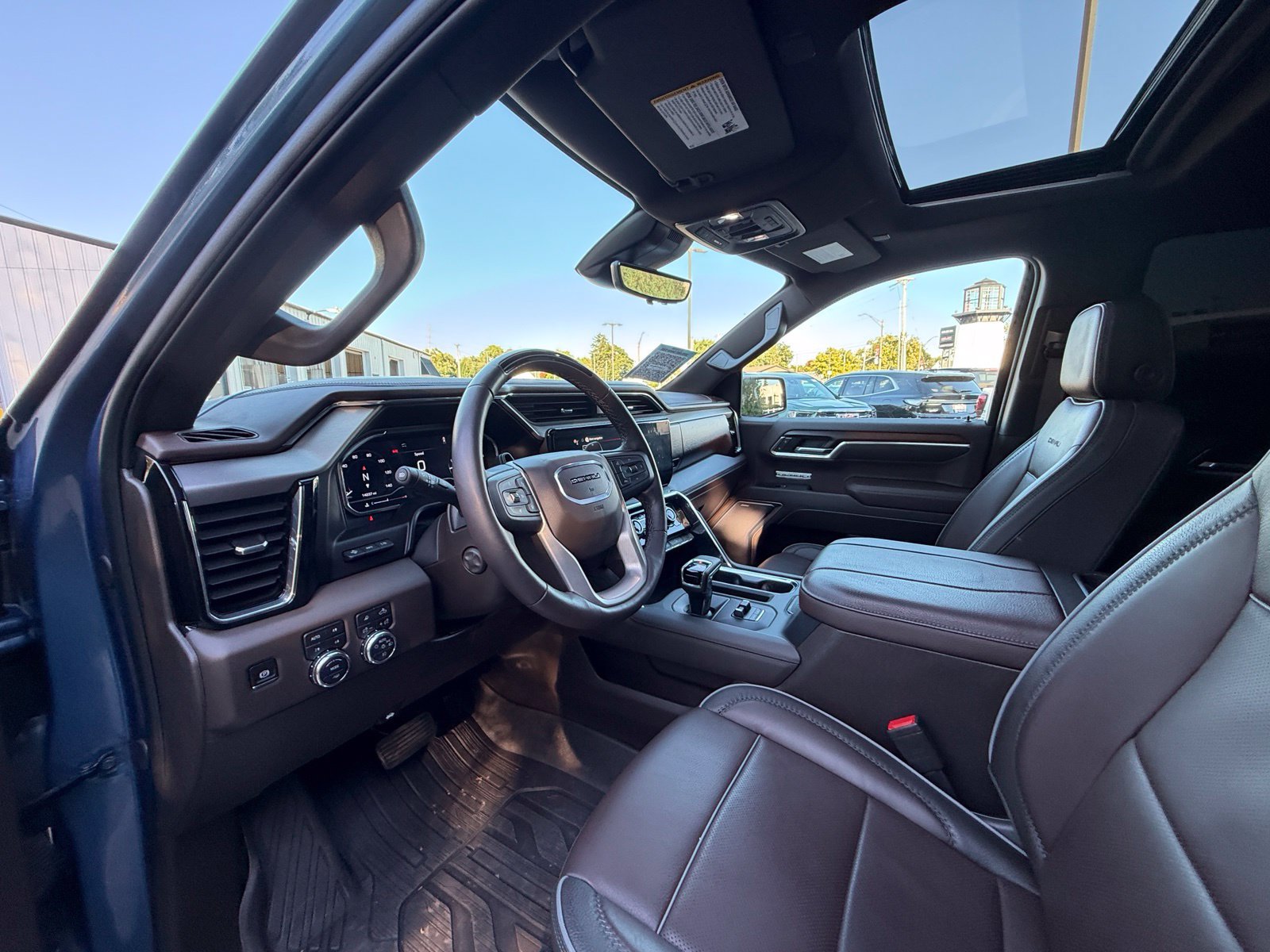 Used 2025 GMC Sierra 1500 Denali AWD/4WD image 4
