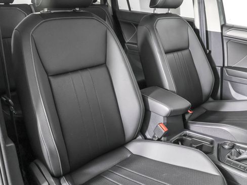 Certified 2023 Volkswagen Tiguan SE w/ Panoramic Sunroof Package AWD/4WD image 46