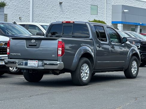 Used 2018 Nissan Frontier SV RWD image 5