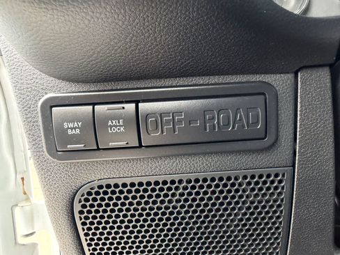 Used 2017 Jeep Wrangler Unlimited Rubicon w/ Connectivity Group AWD/4WD image 17