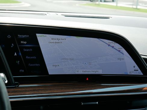 Certified 2023 Cadillac Escalade ESV Premium Luxury w/ Performance Package AWD/4WD image 20