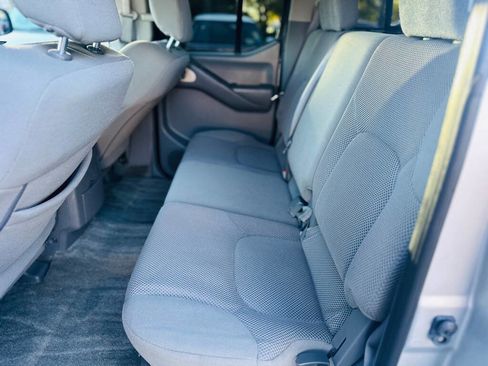 Used 2018 Nissan Frontier SV image 15