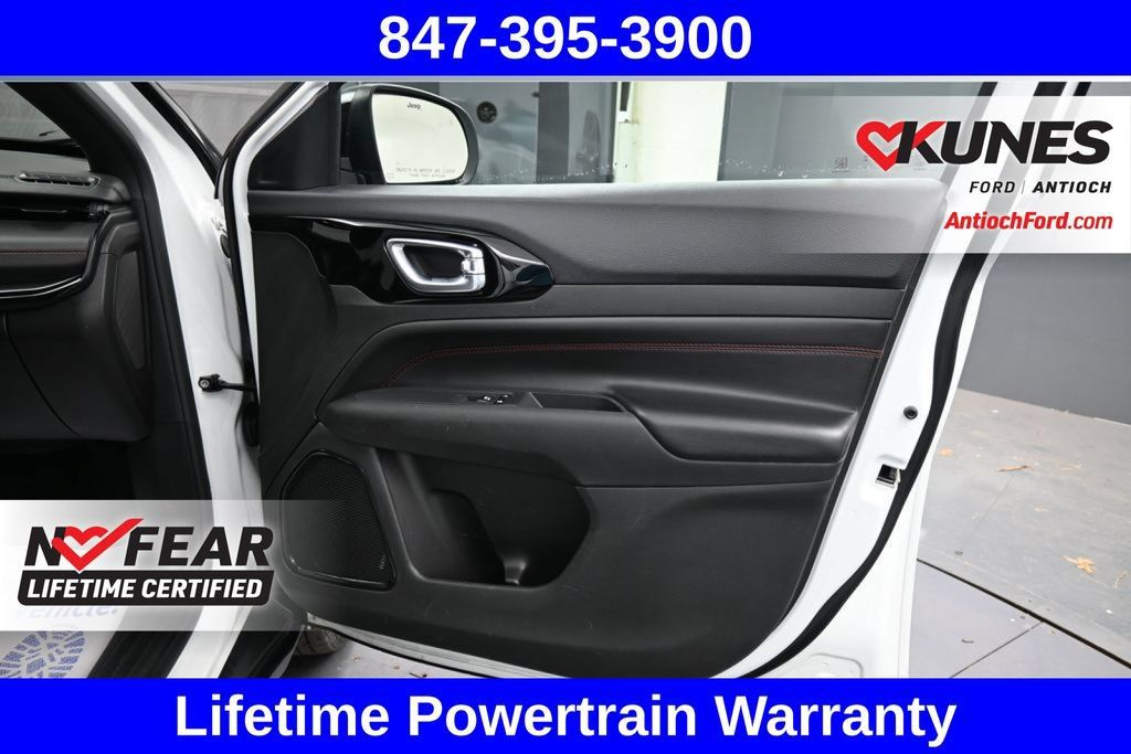 Used 2025 Jeep Compass Trailhawk AWD/4WD image 18
