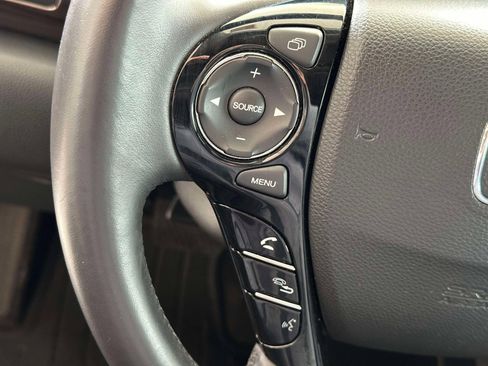 Used 2017 Honda Accord Touring image 21