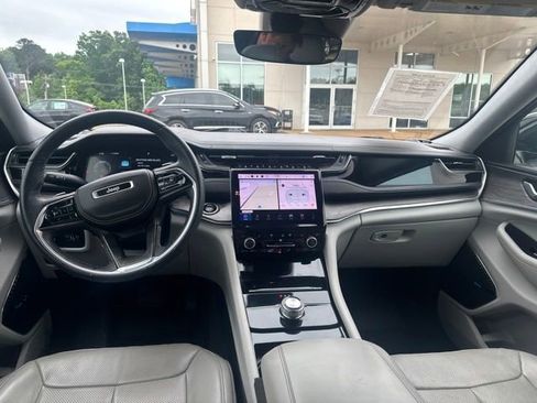 Used 2022 Jeep Grand Cherokee Overland RWD image 18