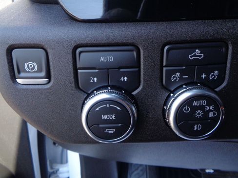 Used 2025 GMC Sierra 1500 Elevation AWD/4WD image 8