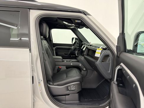 New 2026 Land Rover Defender 130 X-Dynamic SE AWD/4WD image 30