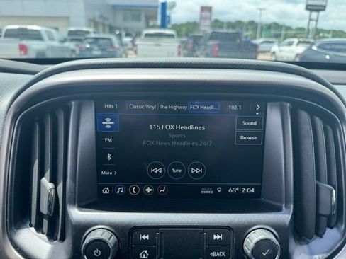 Used 2021 Chevrolet Colorado Z71 AWD/4WD image 2