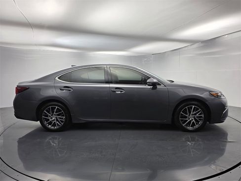 Used 2018 Lexus ES 350 w/ Luxury Package w/Wood Trim image 3