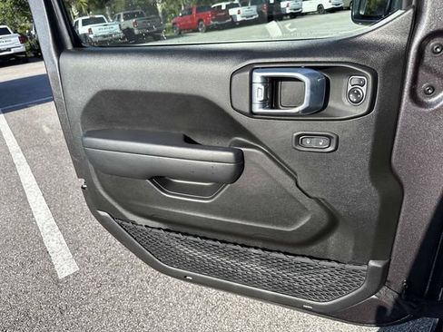 Used 2025 Jeep Wrangler Unlimited Sport AWD/4WD image 17