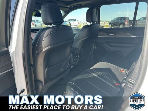 Used 2024 Jeep Grand Cherokee Limited w/ Luxury Tech Group II image 32