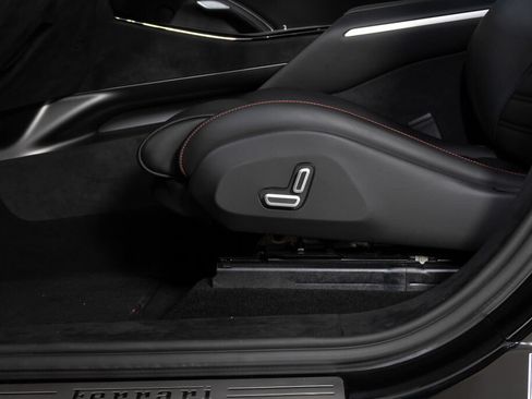 Used 2025 Ferrari Purosangue AWD/4WD image 31