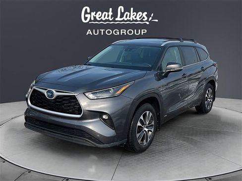Used 2024 Toyota Highlander XLE image 1