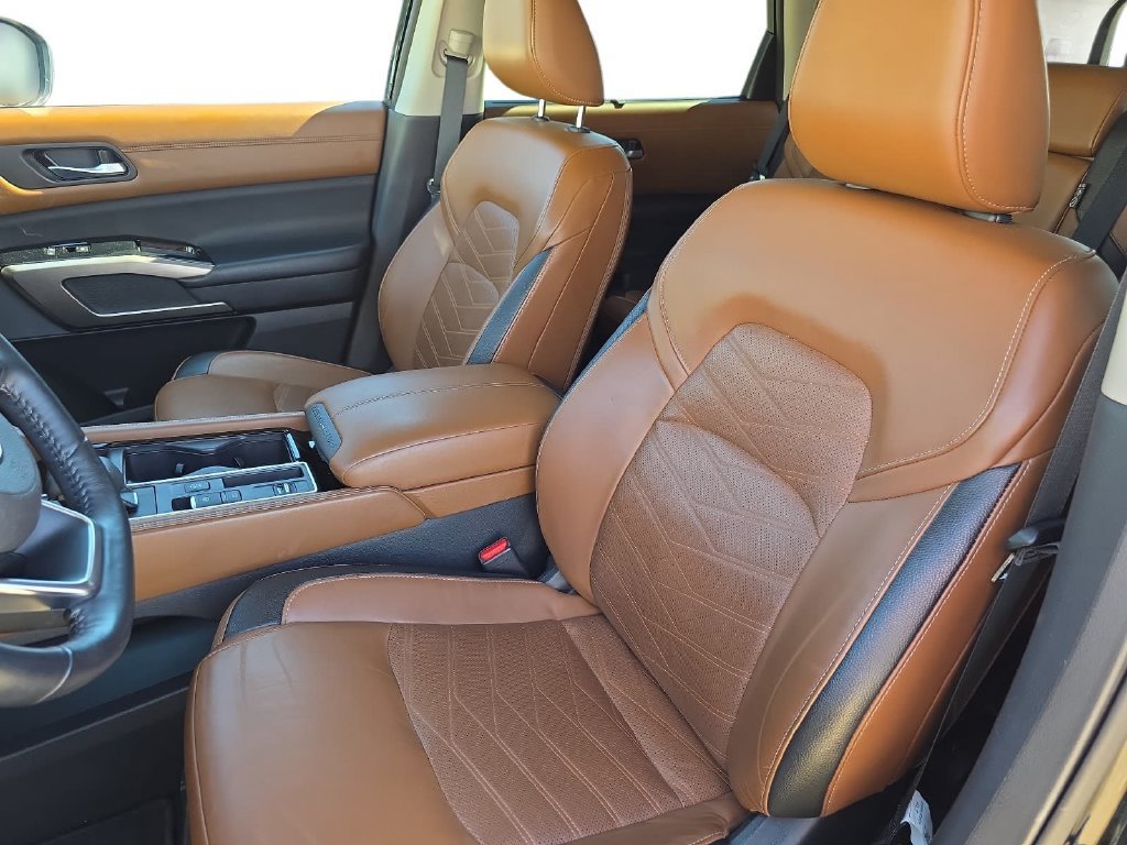 Used 2023 Nissan Pathfinder Platinum w/ Cargo Package FWD image 13