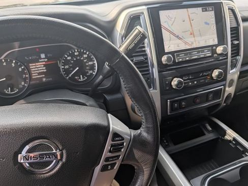 Used 2020 Nissan Titan SV w/ SV Convenience Package RWD image 8