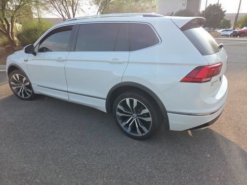 Used 2018 Volkswagen Tiguan SEL Premium w/ R-Line Package AWD/4WD image 4