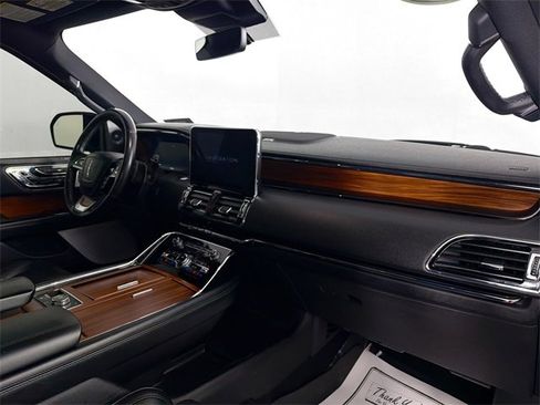 Used 2019 Lincoln Navigator L Reserve image 28