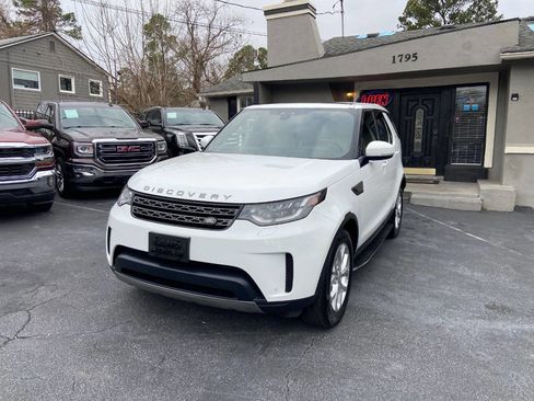Used 2019 Land Rover Discovery SE image 2