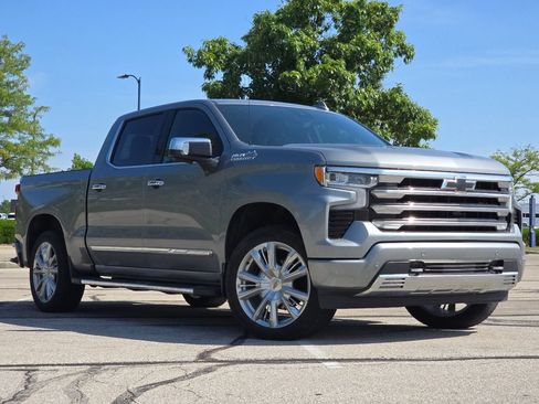 Used 2024 Chevrolet Silverado 1500 High Country w/ Technology Package AWD/4WD image 2