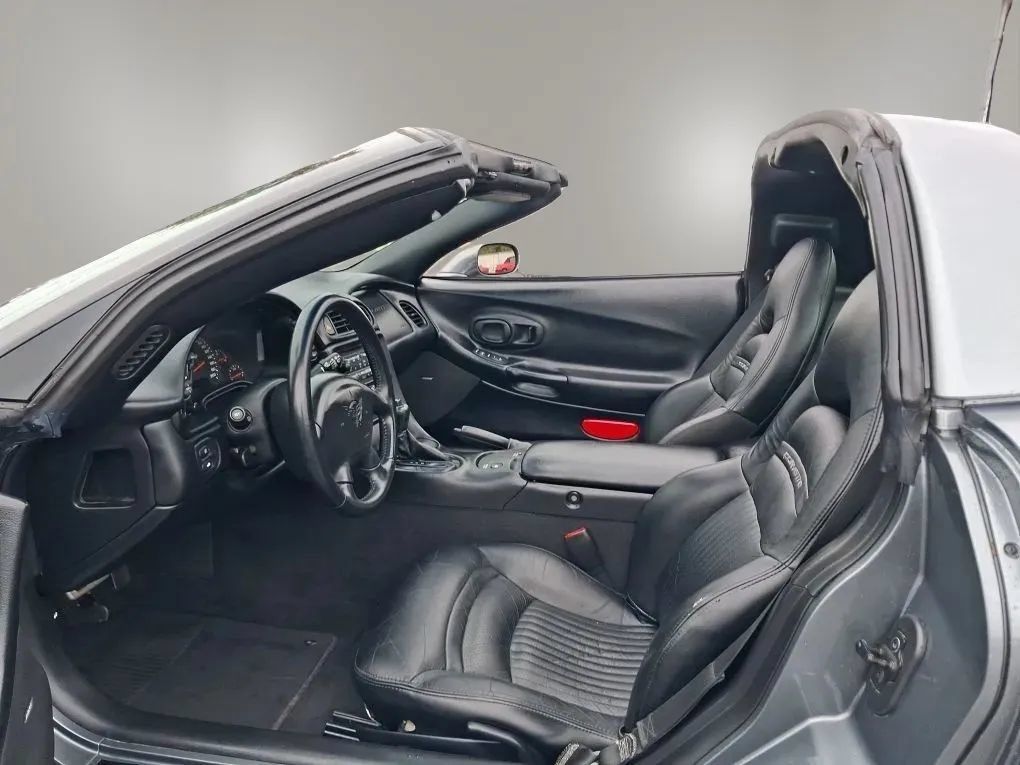 Used 2004 Chevrolet Corvette Coupe w/ Preferred Equipment Group RWD image 42