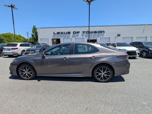 Used 2022 Toyota Camry SE FWD image 6
