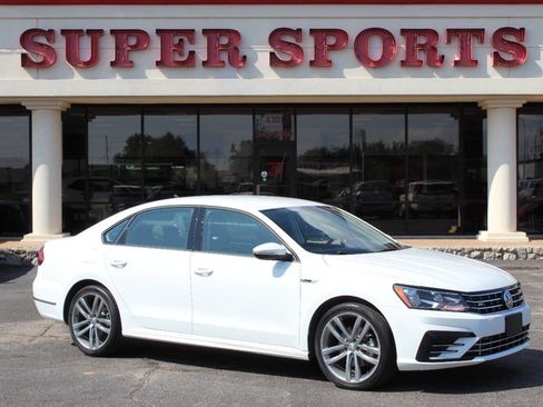 Used 2018 Volkswagen Passat 2.0T R-Line image 1