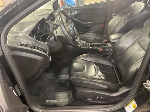 Used 2016 Ford Focus SE w/ Equipment Group 201A FWD image 5