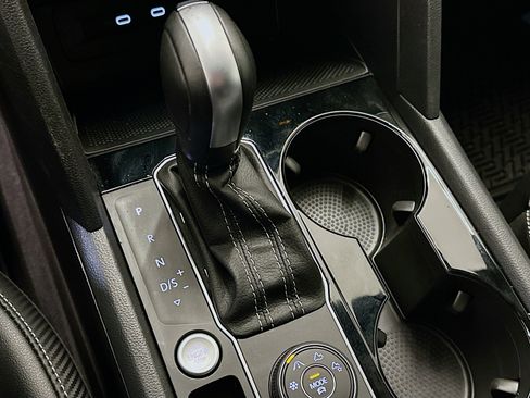 Used 2023 Volkswagen Atlas Cross Sport SE w/ Black Wheel Package AWD/4WD image 25