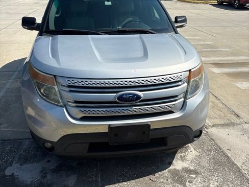 Used 2014 Ford Explorer XLT w/ Equipment Group 202A FWD image 2