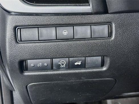 Used 2024 Nissan Rogue SV AWD/4WD image 11