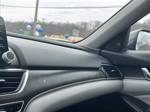 Used 2019 Honda Accord Touring image 18