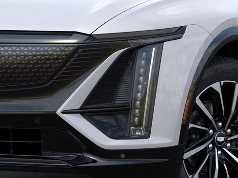 New 2025 Cadillac Lyriq Sport image 10
