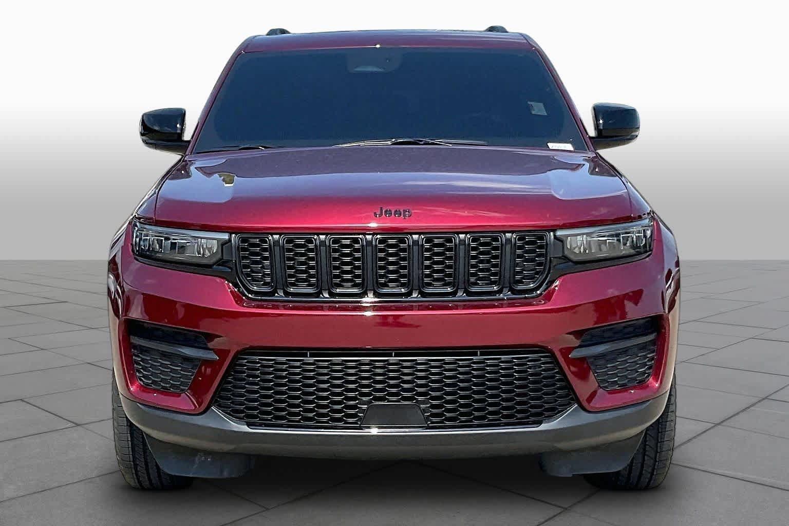 Used 2023 Jeep Grand Cherokee Altitude AWD/4WD image 4