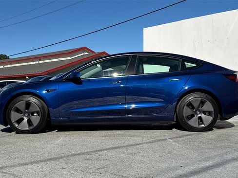 Used 2023 Tesla Model 3 Standard Range image 7
