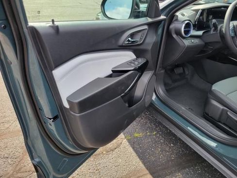 New 2026 Chevrolet Trax LT w/ Sunroof Package FWD image 9