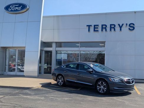 Used 2017 Buick LaCrosse Essence FWD image 1