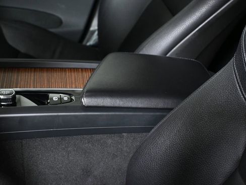 Used 2023 Volvo XC60 B5 Plus image 26