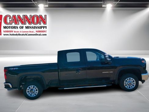 Used 2024 Chevrolet Silverado 2500 LT image 4