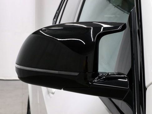 Used 2026 BMW X5 M60i image 54