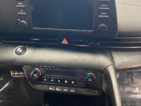 Used 2025 Hyundai Elantra Sport FWD image 19