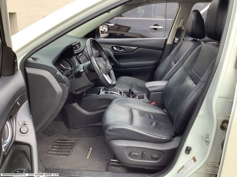 Used 2019 Nissan Rogue SV w/ Sun & Sound Touring Package image 13