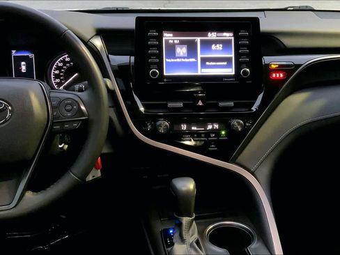 Used 2023 Toyota Camry SE image 6