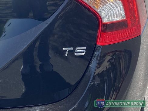 Used 2018 Volvo V60 T5 Dynamic w/ Vision Package FWD image 9